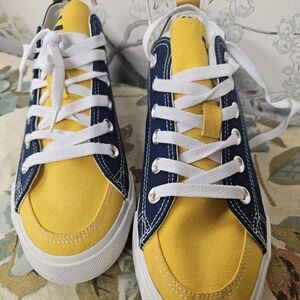 SKICKS WV NWOT WOMENS SIZE 8 TENNIS SHOES